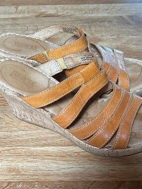 Born wedge yellow strappy cork sandals size 7 Boho